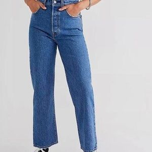 ON HOLD levi’s ribcage straight ankle jeans